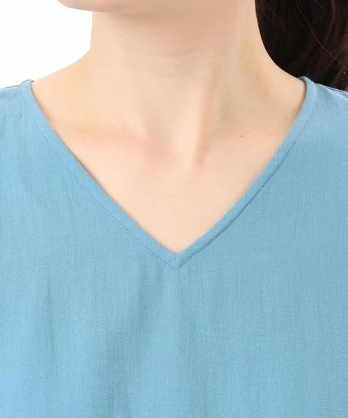 MK MICHEL KLEIN（エムケーミッシェルクラン）の「[洗える]Vネックコットンシフォンチュニックブラウス（シャツ/ブラウス・レディース・ブラック/ブルー・38）」の14枚目の写真