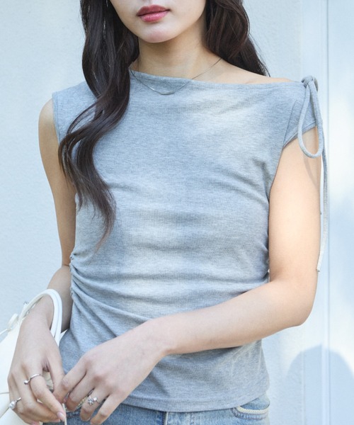 krahe(クレーエ)の「サイドシャーリングオフショルプルオーバー(Tシャツ/カットソー・レディース・アイボリー/ライトブルー/ダークグレー・FREE)」の2枚目の写真