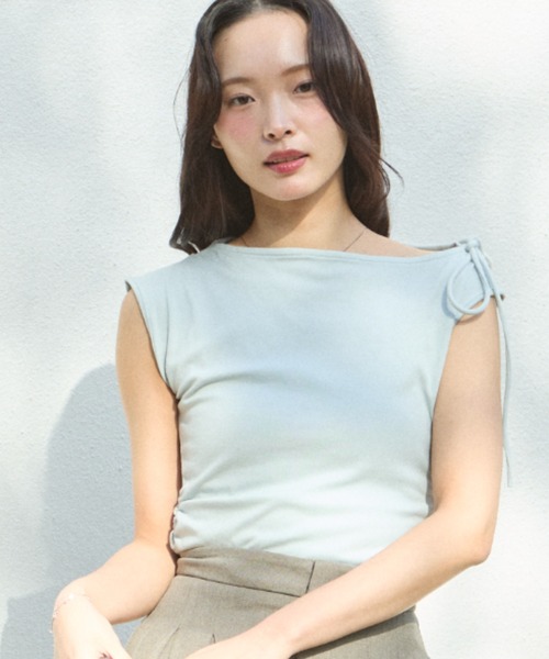 krahe(クレーエ)の「サイドシャーリングオフショルプルオーバー(Tシャツ/カットソー・レディース・アイボリー/ライトブルー/ダークグレー・FREE)」の3枚目の写真