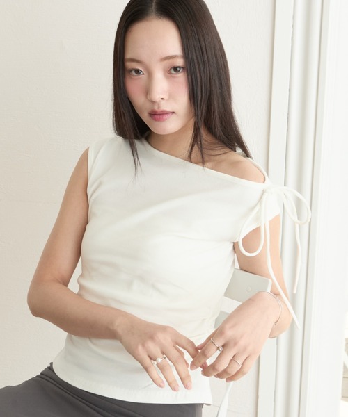 krahe(クレーエ)の「サイドシャーリングオフショルプルオーバー(Tシャツ/カットソー・レディース・アイボリー/ライトブルー/ダークグレー・FREE)」の7枚目の写真