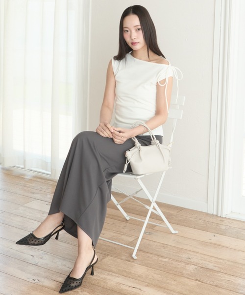 krahe(クレーエ)の「サイドシャーリングオフショルプルオーバー(Tシャツ/カットソー・レディース・アイボリー/ライトブルー/ダークグレー・FREE)」の12枚目の写真