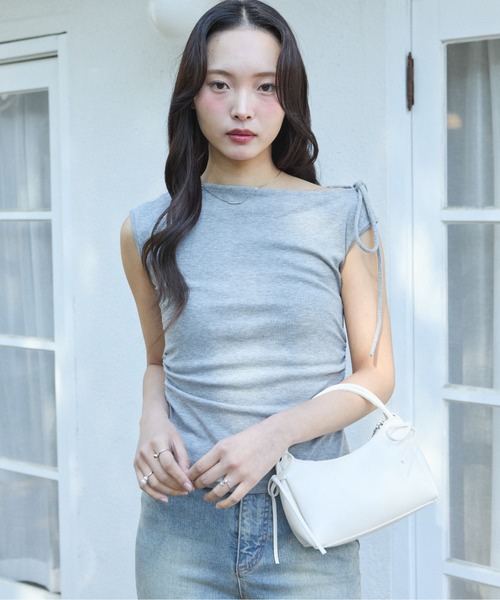 krahe(クレーエ)の「サイドシャーリングオフショルプルオーバー(Tシャツ/カットソー・レディース・アイボリー/ライトブルー/ダークグレー・FREE)」の19枚目の写真