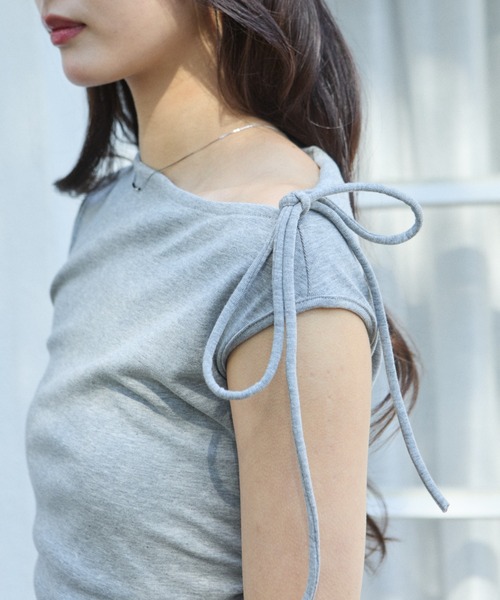krahe(クレーエ)の「サイドシャーリングオフショルプルオーバー(Tシャツ/カットソー・レディース・アイボリー/ライトブルー/ダークグレー・FREE)」の16枚目の写真