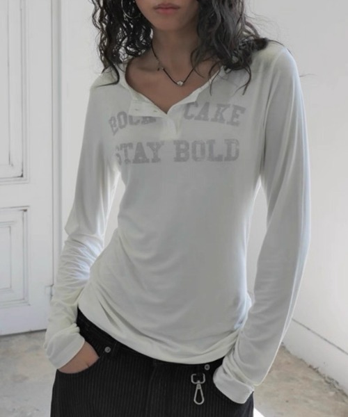 CELENA BEATS(セレナビーツ)の「ヴィンテージ ロゴ ヘンリーネック ロングTシャツ(Tシャツ/カットソー・レディース・ホワイト/ブラック/グレー・S/M)」の2枚目の写真