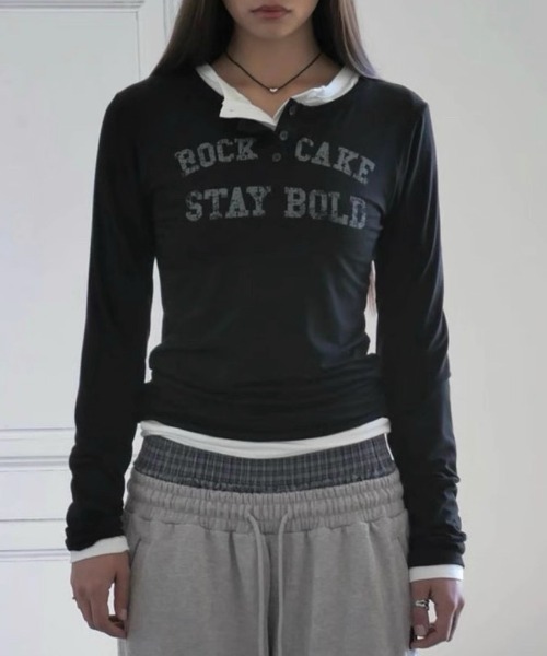 CELENA BEATS(セレナビーツ)の「ヴィンテージ ロゴ ヘンリーネック ロングTシャツ(Tシャツ/カットソー・レディース・ホワイト/ブラック/グレー・S/M)」の3枚目の写真
