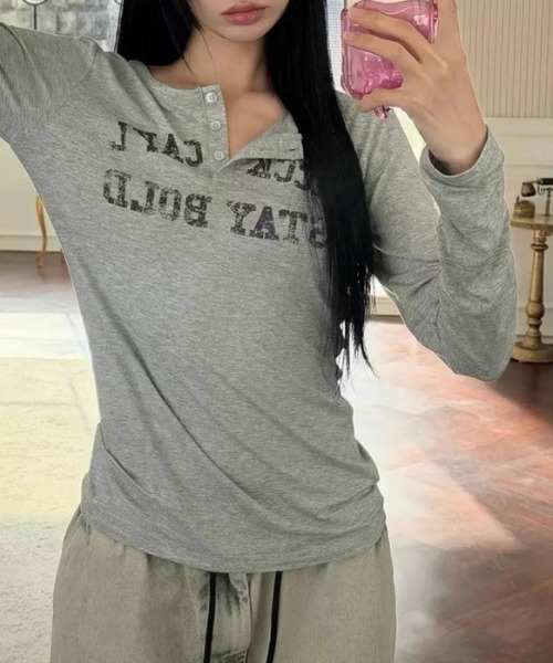 CELENA BEATS(セレナビーツ)の「ヴィンテージ ロゴ ヘンリーネック ロングTシャツ(Tシャツ/カットソー・レディース・ホワイト/ブラック/グレー・S/M)」の10枚目の写真