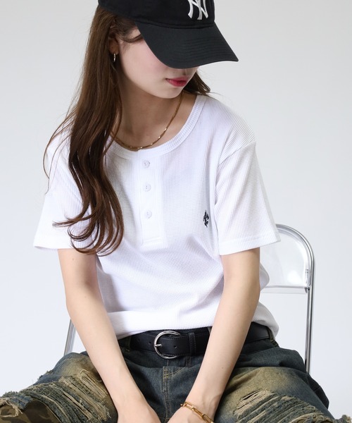 bike star(バイクスター)の「BIKE STAR ワンポイント刺繍ワッフルジャストフィットヘンリーネックT 半袖(Tシャツ/カットソー・メンズ・ブラック/ホワイト/チャコール/レッド・S/M/L)」の21枚目の写真