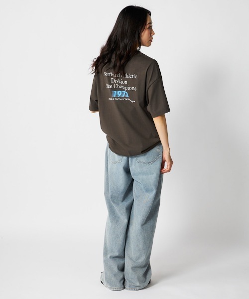 Ocean Pacific(オーシャンパシフィック)の「【OP:オーピー】レディースカレッジロゴコットンTシャツ バックプリント(Tシャツ/カットソー・レディース・チャコールグレー/ピンク・LARGE/X-LARGE/MEDIUM)」の5枚目の写真