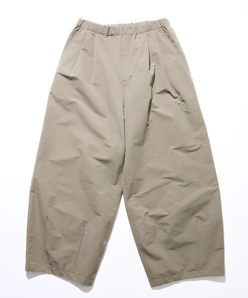 FREAK'S STORE（フリークスストア）の「限定展開 Drymix(R)/ドライミックス ワイドシルエット タック カーブパンツ/速乾/UVカット（その他パンツ・メンズ・ベージュ/ネイビー/チャコールグレー/ブラック・SMALL/MEDIUM/LARGE）」の12枚目の写真