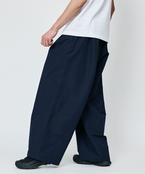 FREAK'S STORE（フリークスストア）の「限定展開 Drymix(R)/ドライミックス ワイドシルエット タック カーブパンツ/速乾/UVカット（その他パンツ・メンズ・ベージュ/ネイビー/チャコールグレー/ブラック・SMALL/MEDIUM/LARGE）」の14枚目の写真