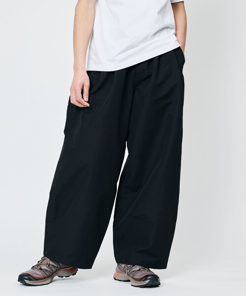 FREAK'S STORE（フリークスストア）の「限定展開 Drymix(R)/ドライミックス ワイドシルエット タック カーブパンツ/速乾/UVカット（その他パンツ・メンズ・ベージュ/ネイビー/チャコールグレー/ブラック・SMALL/MEDIUM/LARGE）」の16枚目の写真