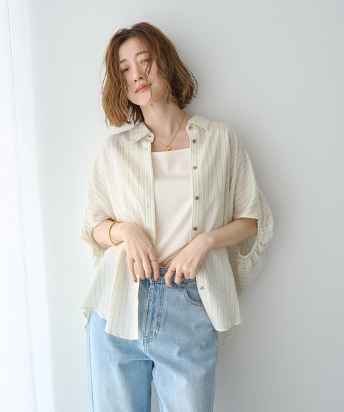YECCA VECCA（イェッカヴェッカ）の「ストライプ柄シャツ（シャツ/ブラウス・レディース・アイボリー/ブラウン・FREE）」の2枚目の写真