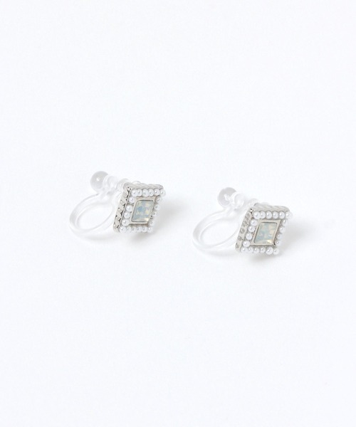 LAKOLE（ラコレ）の「プチパールサラウンドノンホールピアス / 663757（ピアス（両耳用）・レディース・その他1/その他2・FREE）」の2枚目の写真