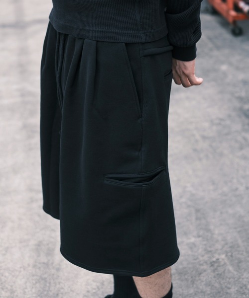 MATSUFUJI（マツフジ）の「別注 Sweat Wide Shorts（スウェットパンツ・メンズ・グレー/ブラック・2/3）」の2枚目の写真