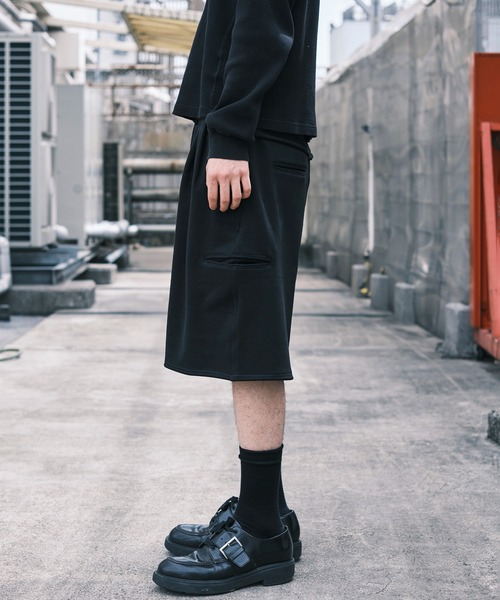 MATSUFUJI（マツフジ）の「別注 Sweat Wide Shorts（スウェットパンツ・メンズ・グレー/ブラック・2/3）」の4枚目の写真