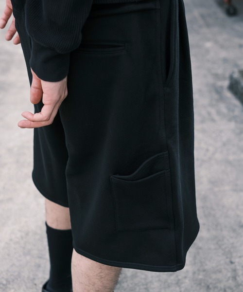MATSUFUJI（マツフジ）の「別注 Sweat Wide Shorts（スウェットパンツ・メンズ・グレー/ブラック・2/3）」の6枚目の写真