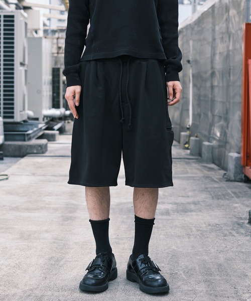 MATSUFUJI（マツフジ）の「別注 Sweat Wide Shorts（スウェットパンツ・メンズ・グレー/ブラック・2/3）」の3枚目の写真