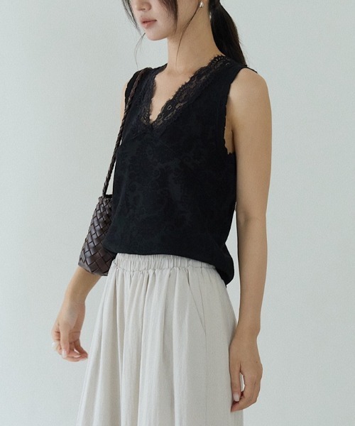 CHUN CHUN NOTES(チュンチュンノーツ)の「26SS/レースVネックノースリーブトップス(Tシャツ/カットソー・レディース・ブラック/ホワイト・F)」の21枚目の写真