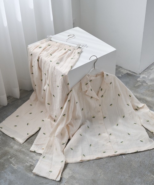 Anclear oui(アンクリアウィ)の「シアー刺繍ビッグSH(シャツ/ブラウス・レディース・アイボリー/ブラック・F)」の14枚目の写真