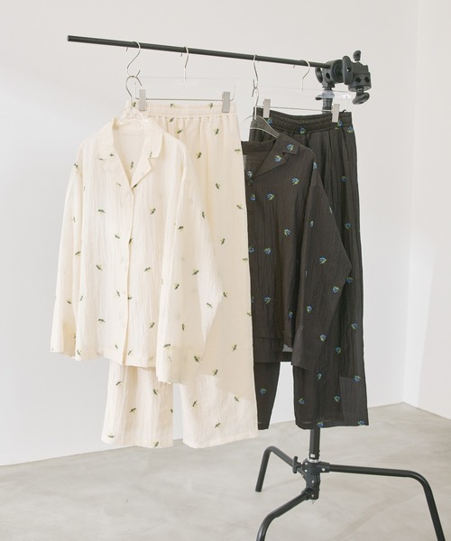 Anclear oui(アンクリアウィ)の「シアー刺繍ビッグSH(シャツ/ブラウス・レディース・アイボリー/ブラック・F)」の15枚目の写真