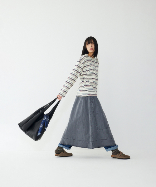 STUDIO TOMBOY(スタジオトムボーイ)の「シンセティックレザー ミニマルショルダーバッグ_ブラック_9176270985(ショルダーバッグ・メンズ・ブラック・OS)」の2枚目の写真