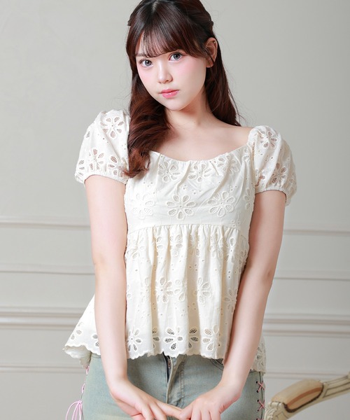 Anely(アネリー)の「Anely コットン アイレット フラワー ペプラム ブラウス(シャツ/ブラウス・レディース・ブルー/アイボリー・FREE)」の1枚目の写真