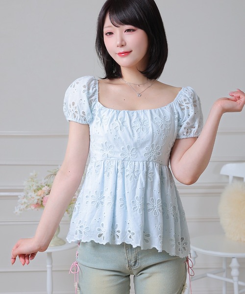 Anely(アネリー)の「Anely コットン アイレット フラワー ペプラム ブラウス(シャツ/ブラウス・レディース・ブルー/アイボリー・FREE)」の8枚目の写真