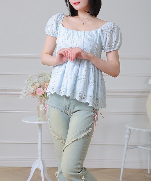 Anely(アネリー)の「Anely コットン アイレット フラワー ペプラム ブラウス(シャツ/ブラウス・レディース・ブルー/アイボリー・FREE)」の10枚目の写真