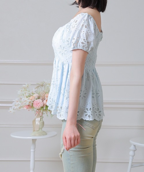 Anely(アネリー)の「Anely コットン アイレット フラワー ペプラム ブラウス(シャツ/ブラウス・レディース・ブルー/アイボリー・FREE)」の11枚目の写真