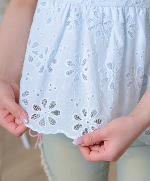 Anely(アネリー)の「Anely コットン アイレット フラワー ペプラム ブラウス(シャツ/ブラウス・レディース・ブルー/アイボリー・FREE)」の14枚目の写真
