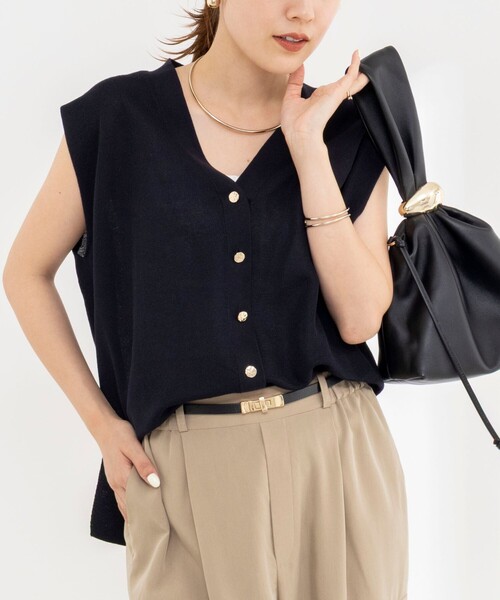 NOLLEY’S(ノーリーズ)の「《手洗い可能》シアーミラノリブゆったりVネックベスト(ニット/セーター・レディース・イエロー/ネイビー・38)」の2枚目の写真