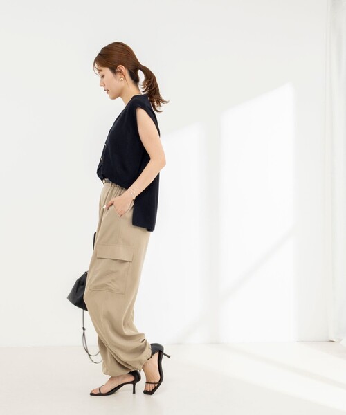 NOLLEY’S(ノーリーズ)の「《手洗い可能》シアーミラノリブゆったりVネックベスト(ニット/セーター・レディース・イエロー/ネイビー・38)」の4枚目の写真