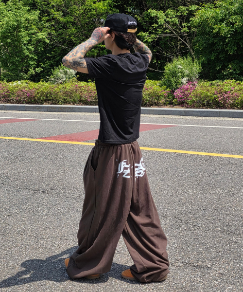 FUZZY SCAN(ファジスキャン)の「ブラックレターカーブドバルーンパンツブラック(スウェットパンツ・レディース・ブラック・ONE SIZE/TWO)」の5枚目の写真