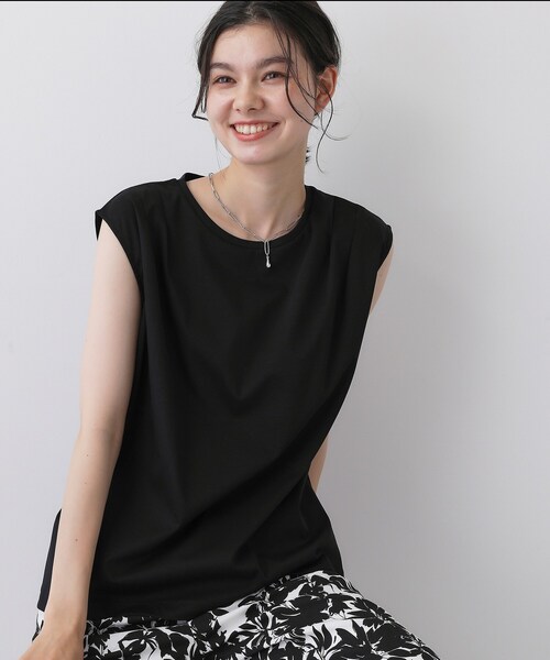 Dessin(デッサン)の「【接触冷感/UVカット】美光沢ノースリーブカットソー(Tシャツ/カットソー・レディース・ブラック/ホワイト系/レンガ/キャメル/グリーン/ブルー・02/01/03)」の12枚目の写真