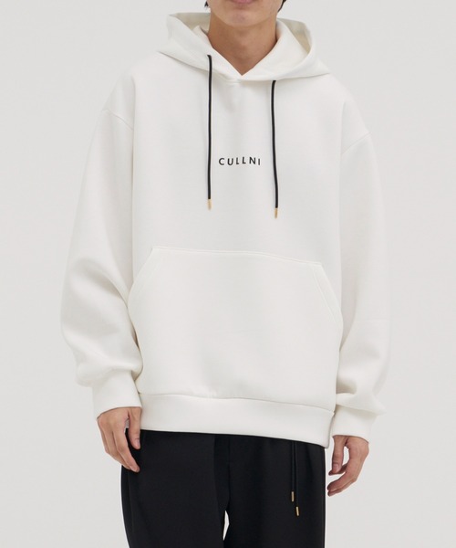 CULLNI(クルニ)の「【CULLNI】CULLNI Logo Embroidery Hoodie(パーカー・メンズ・ブラック/ホワイト・1/2)」の2枚目の写真