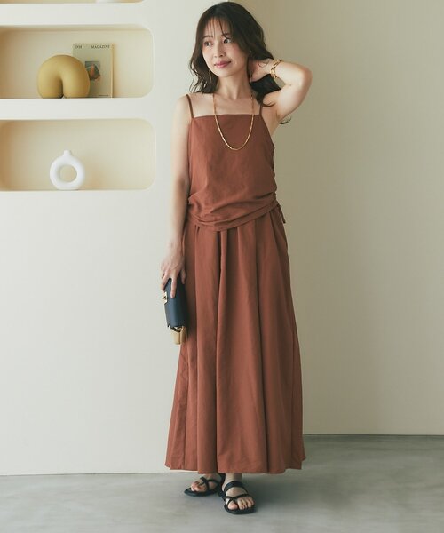La boutique BonBon(ラブティックボンボン)の「【大人ニュアンスワンピース】ドロストキャミワンピース(ワンピース・レディース・ネイビー/ブラウン/ピンク・38/36)」の1枚目の写真