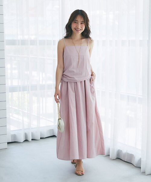 La boutique BonBon(ラブティックボンボン)の「【大人ニュアンスワンピース】ドロストキャミワンピース(ワンピース・レディース・ネイビー/ブラウン/ピンク・38/36)」の2枚目の写真