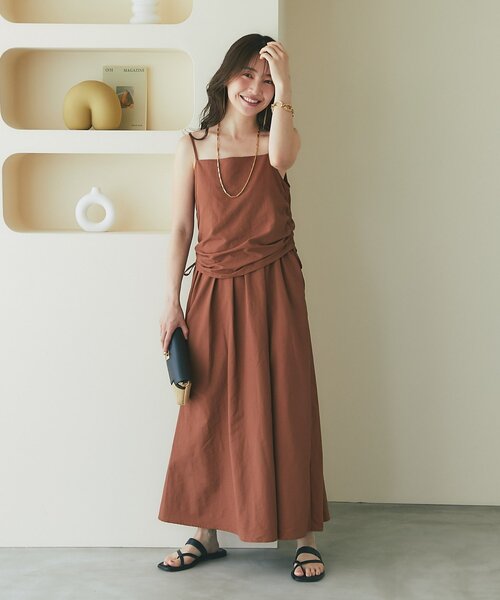 La boutique BonBon(ラブティックボンボン)の「【大人ニュアンスワンピース】ドロストキャミワンピース(ワンピース・レディース・ネイビー/ブラウン/ピンク・38/36)」の4枚目の写真