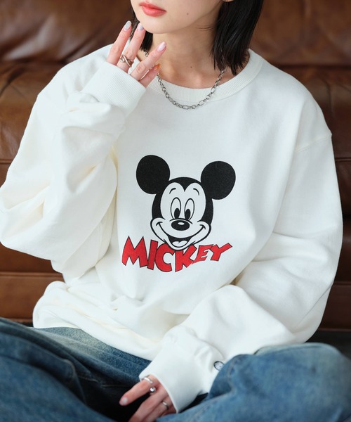 Disney(ディズニー)の「【DISCUS/ディスカス】×【Disney/ディズニー】ミッキーマウス アートワークデザイン ヴィンテージライク 裏毛スウェット(スウェット・レディース・ブラック系1/ブラック系2/ブラック系3/ブラック系4/ホワイト系1/ホワイト系2/ホワイト系3/ホワイト系4・M/L)」の2枚目の写真