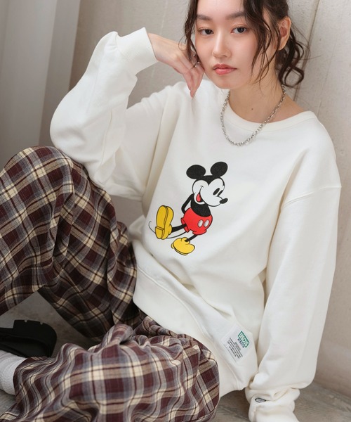 Disney(ディズニー)の「【DISCUS/ディスカス】×【Disney/ディズニー】ミッキーマウス アートワークデザイン ヴィンテージライク 裏毛スウェット(スウェット・レディース・ブラック系1/ブラック系2/ブラック系3/ブラック系4/ホワイト系1/ホワイト系2/ホワイト系3/ホワイト系4・M/L)」の3枚目の写真