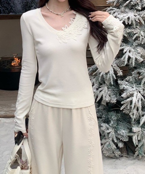 Teem Store(チームストア)の「胸元アシメフラワーレース 袖レース切替えタイトニット(ニット/セーター・レディース・ホワイト・M)」の7枚目の写真