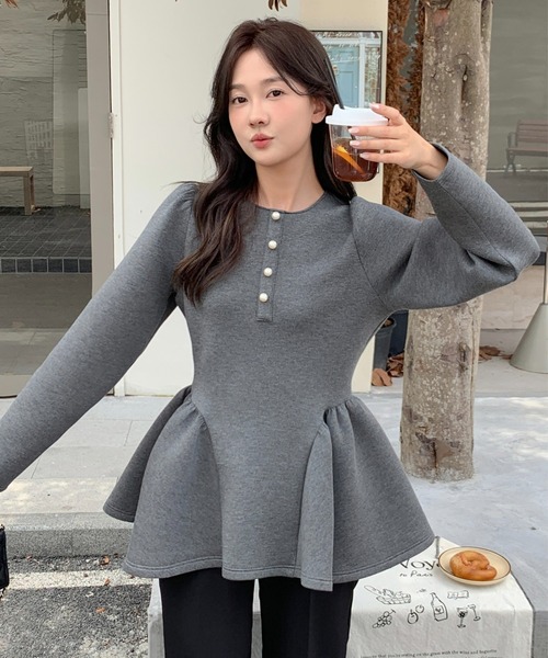 BIRTHDAY BASH(バースデイバッシュ)の「PEARL BUTTON PEPLUM TOPS(パールボタンペプラムトップス)(Tシャツ/カットソー・レディース・グレー・FREE)」の11枚目の写真
