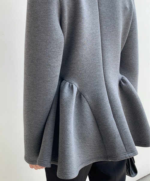 BIRTHDAY BASH(バースデイバッシュ)の「PEARL BUTTON PEPLUM TOPS(パールボタンペプラムトップス)(Tシャツ/カットソー・レディース・グレー・FREE)」の2枚目の写真