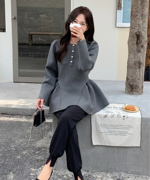 BIRTHDAY BASH(バースデイバッシュ)の「PEARL BUTTON PEPLUM TOPS(パールボタンペプラムトップス)(Tシャツ/カットソー・レディース・グレー・FREE)」の6枚目の写真