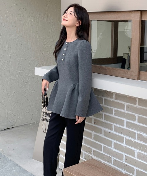BIRTHDAY BASH(バースデイバッシュ)の「PEARL BUTTON PEPLUM TOPS(パールボタンペプラムトップス)(Tシャツ/カットソー・レディース・グレー・FREE)」の8枚目の写真