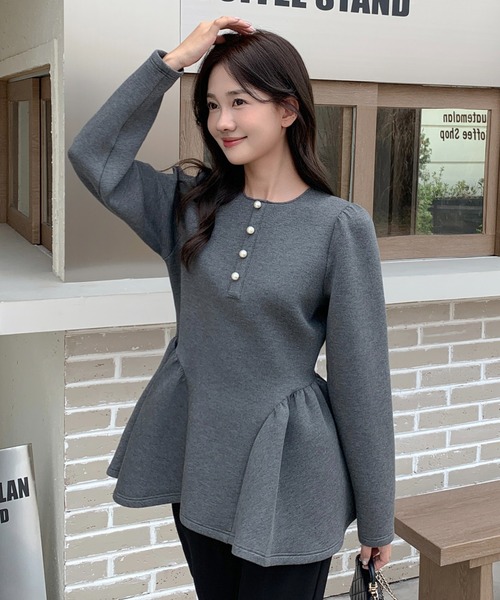 BIRTHDAY BASH(バースデイバッシュ)の「PEARL BUTTON PEPLUM TOPS(パールボタンペプラムトップス)(Tシャツ/カットソー・レディース・グレー・FREE)」の9枚目の写真