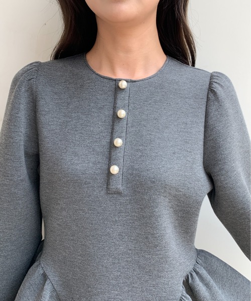 BIRTHDAY BASH(バースデイバッシュ)の「PEARL BUTTON PEPLUM TOPS(パールボタンペプラムトップス)(Tシャツ/カットソー・レディース・グレー・FREE)」の13枚目の写真