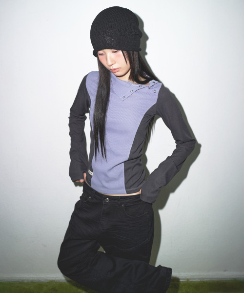 SOHUL(ソフル)の「Side High Neck T (パープル、ブラック)(Tシャツ/カットソー・レディース・その他・FREE)」の3枚目の写真