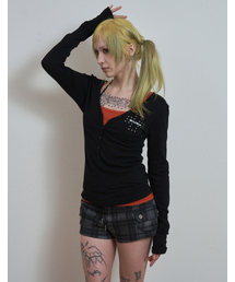 DEEP V-NECK BUTTON TOP / ブラック