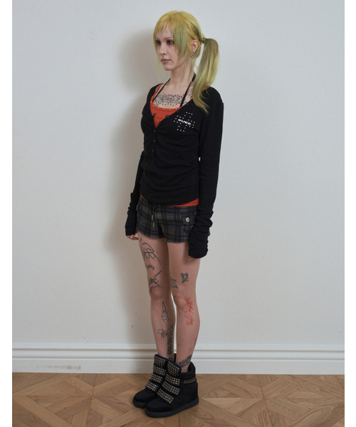 SETUP-EXE（セットアップイーエックスイー）の「DEEP V-NECK BUTTON TOP / ブラック（Tシャツ/カットソー・レディース・その他・OS）」の3枚目の写真